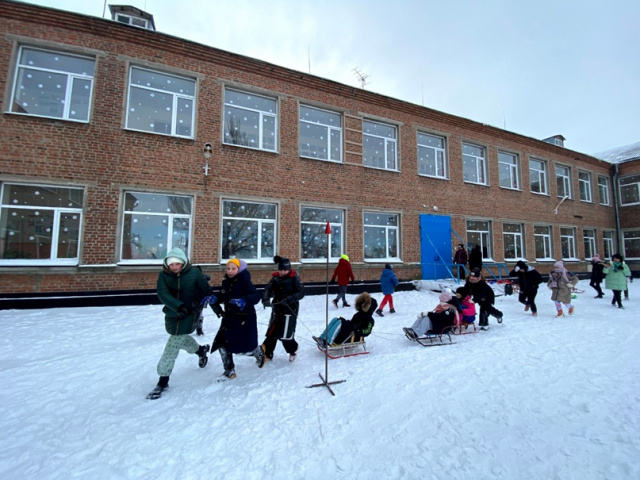 Зимняя сказка на школьном дворе